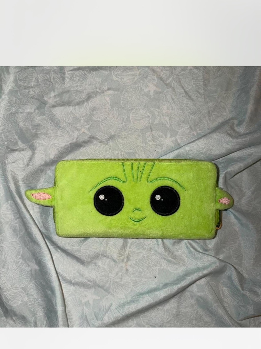 Plush Yoda character wallet